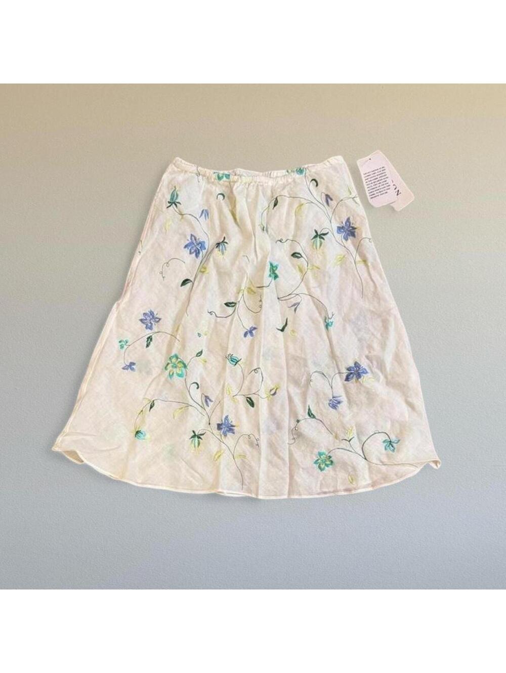 NWT 90s embroidered linen skirt. Fits size S/M. From Allison Taylor